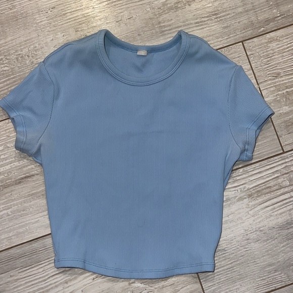 Women’s aloe yoga ribbed crop top T-shirt - Picture 2 of 3